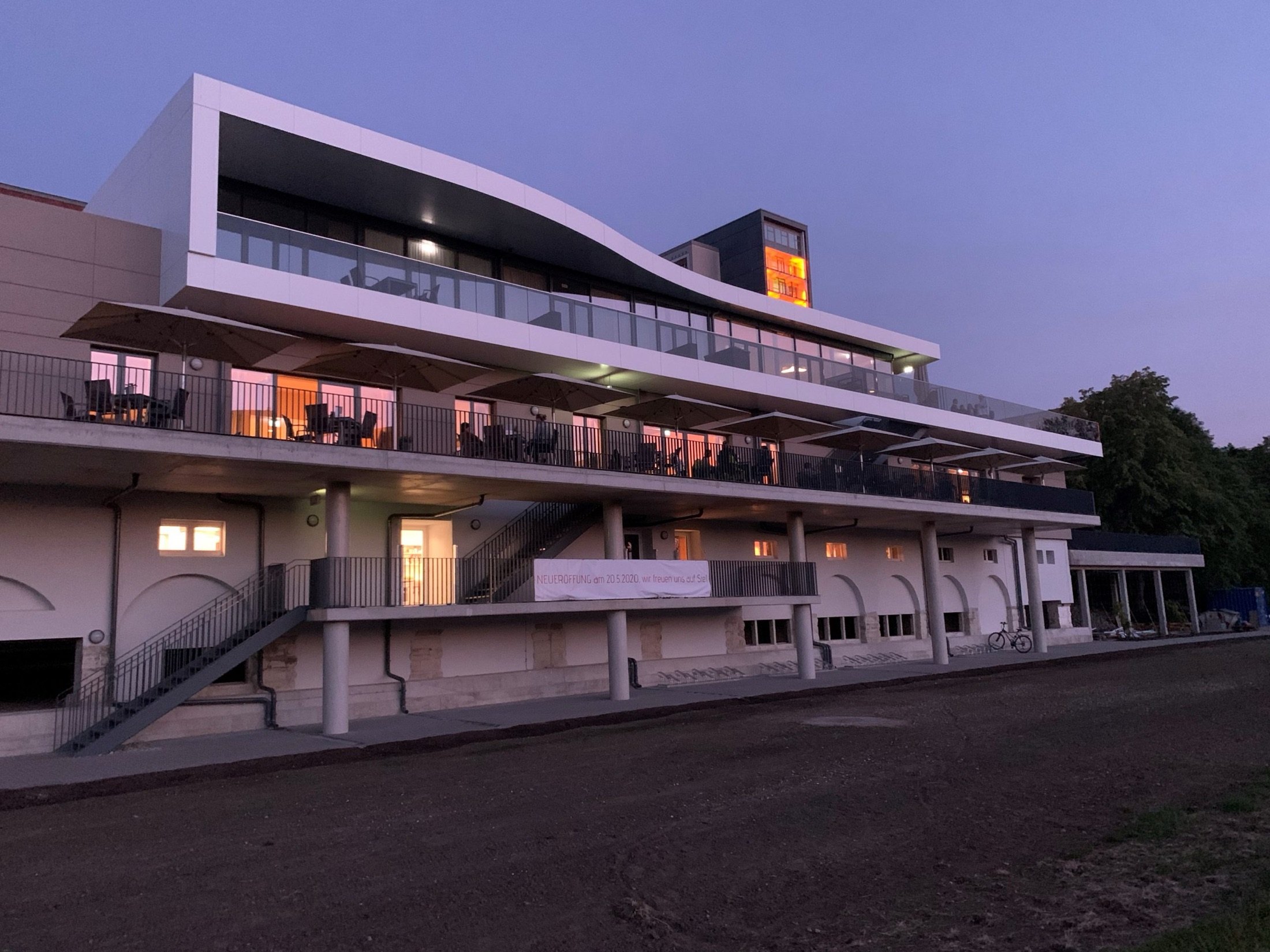 Umbau denkmalgeschützter Wasserflughafen zu Restaurant – Ansicht 2